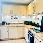 Elegant Two Bedroom Apartment In The Centre With Parking And Garden