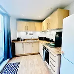 Elegant Two Bedroom Apartment In The Centre With Parking And Garden