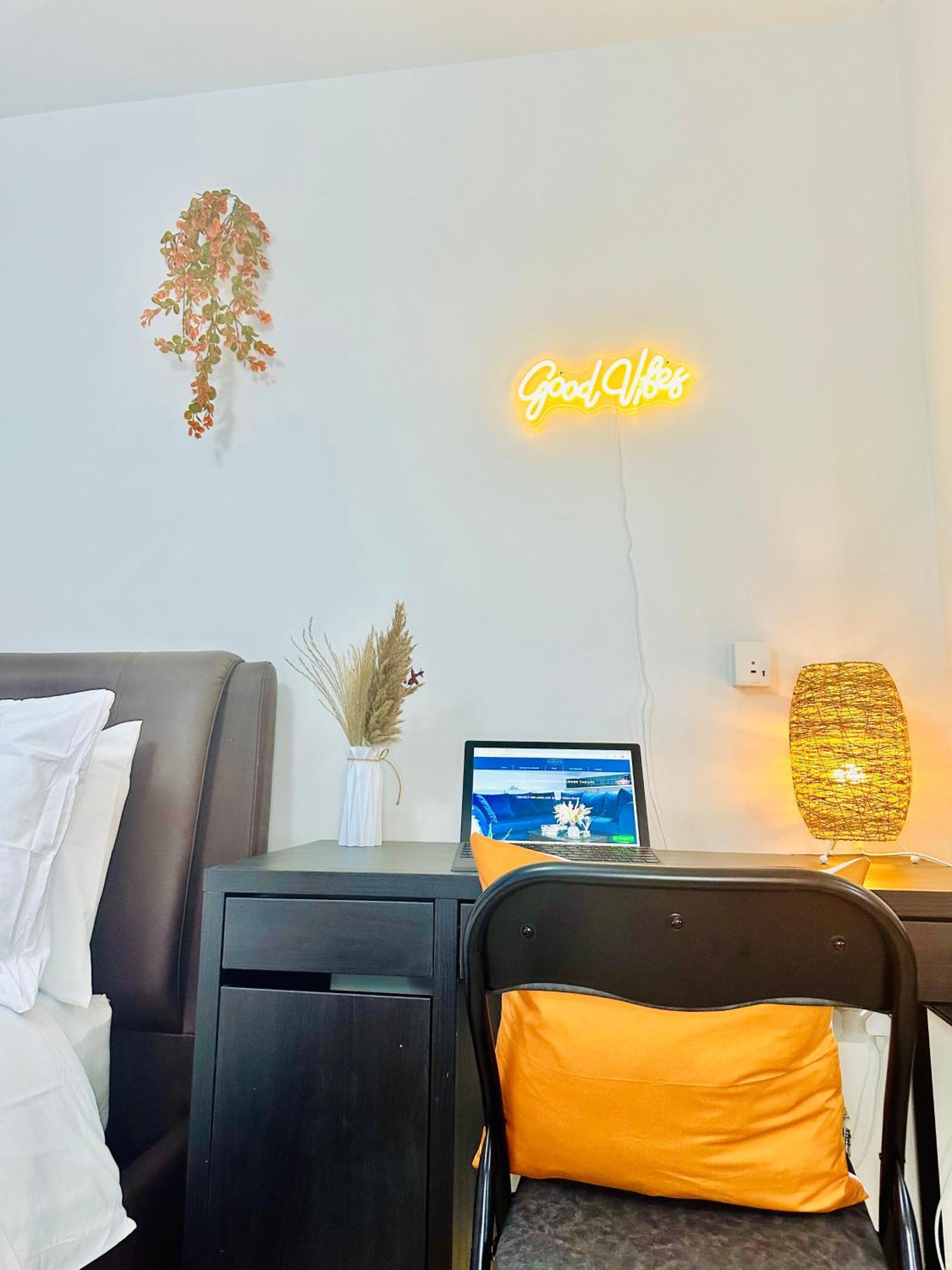 Elegant Two Bedroom In The Centre With Parking And Garden Apartment Birmingham