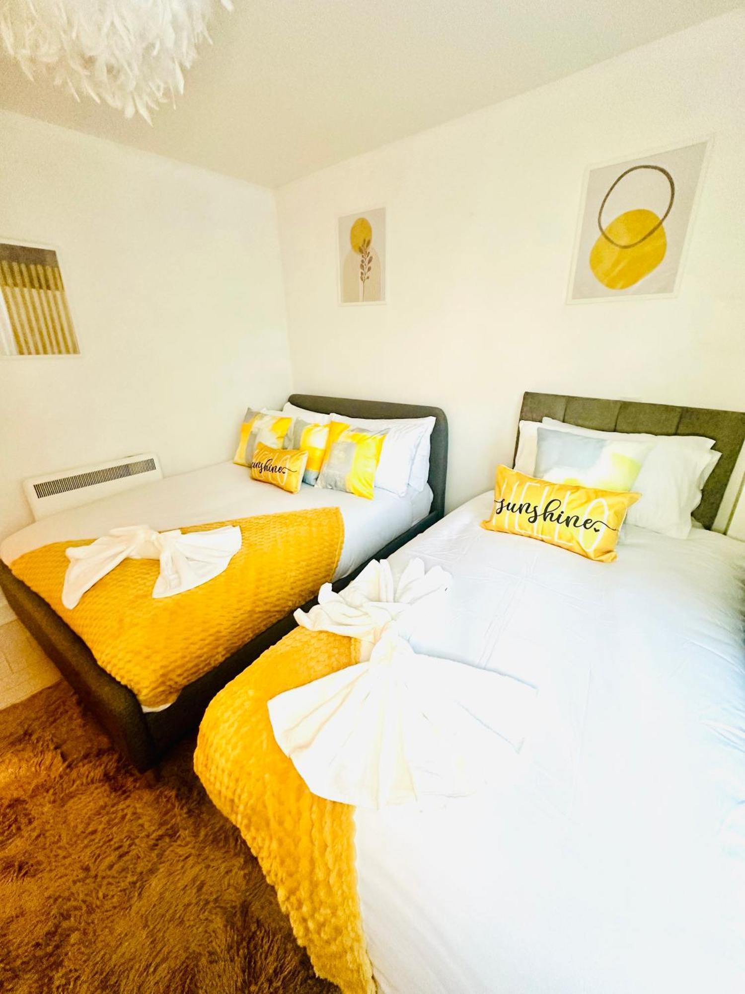Elegant Two Bedroom In The Centre With Parking And Garden
