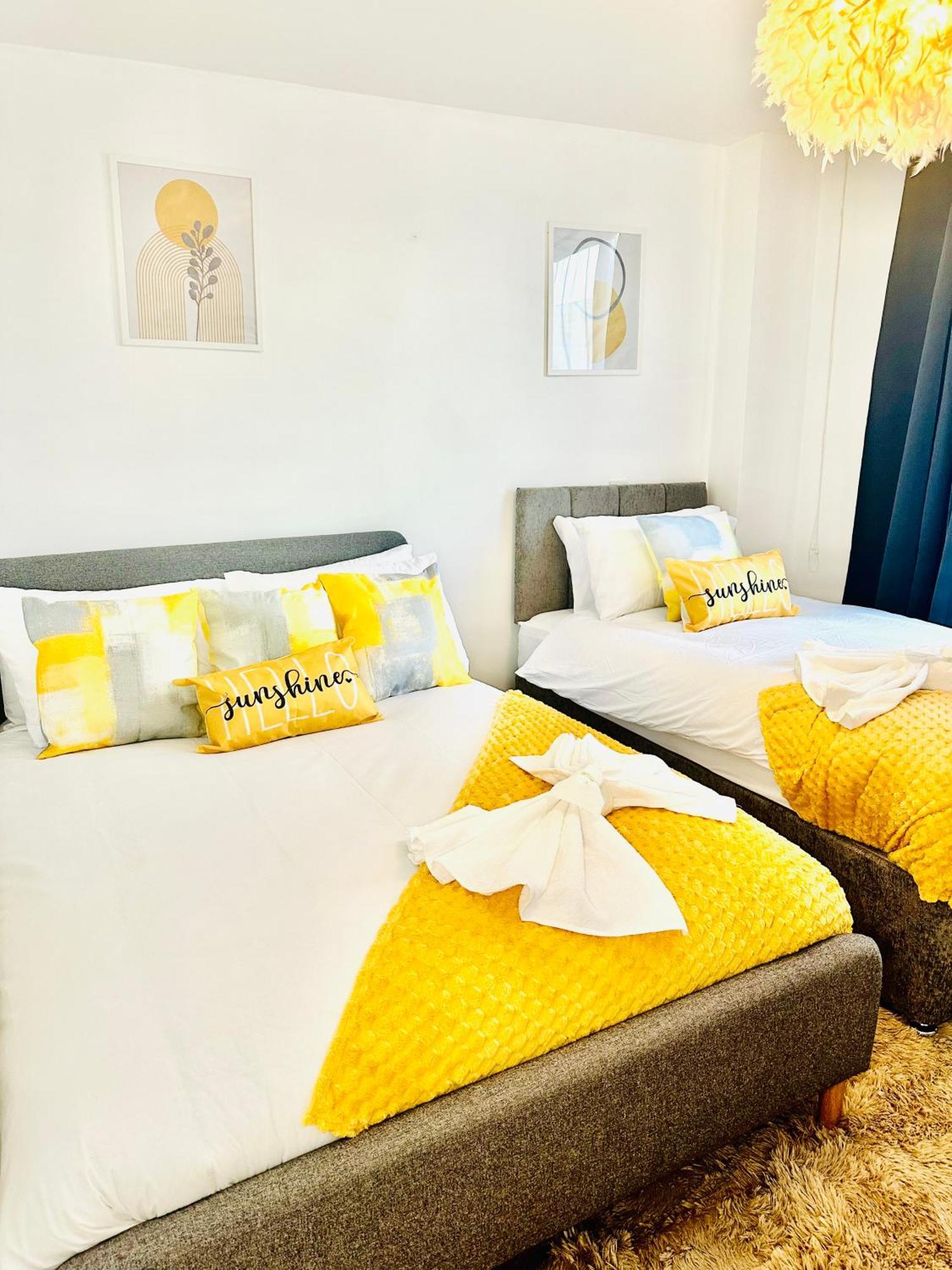Elegant Two Bedroom In The Centre With Parking And Garden *