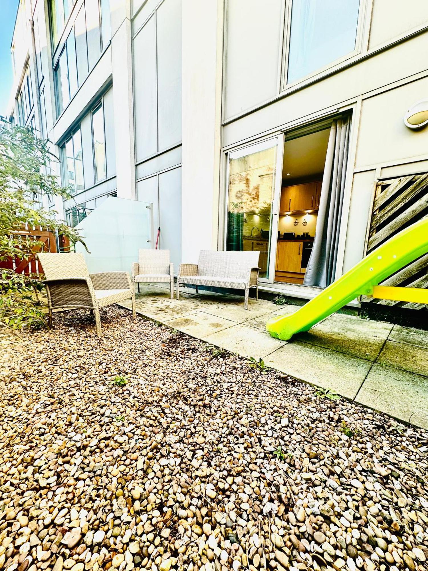 Apartment Elegant Two Bedroom In The Centre With Parking And Garden Birmingham
